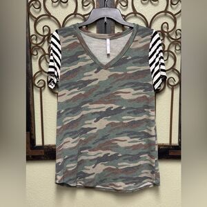 Lilypad short black/white striped sleeve & camo top